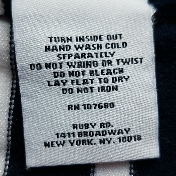 Ruby Rd. Sleeveless Top Size Medium - Picture 9 of 9